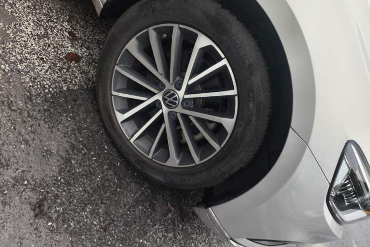 Used Volkswagen Magotan 2020 330TSI DSG Luxury Edition Right Front Wheel Hub