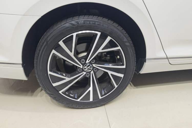 Used Volkswagen Magotan 2020 330TSI DSG Luxury Edition Right Rear Wheel Hub