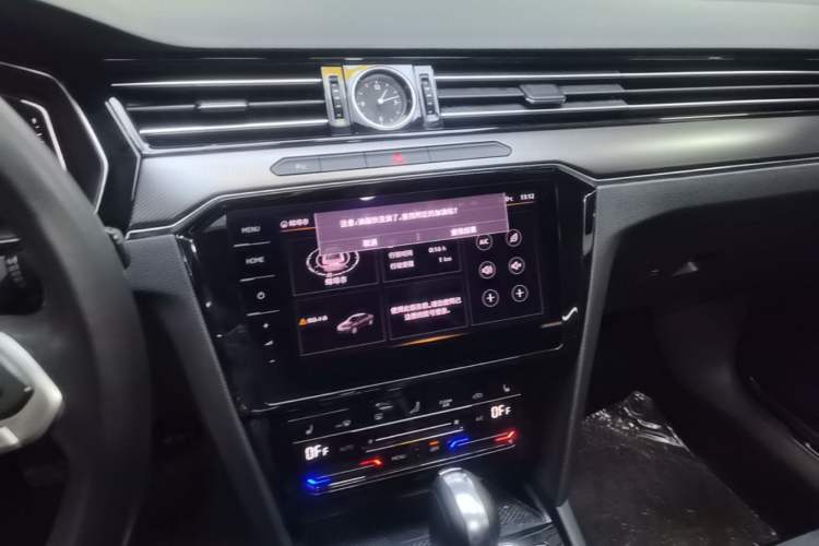 Used Volkswagen Magotan 2020 330TSI DSG Luxury Edition Audio And AC Panel