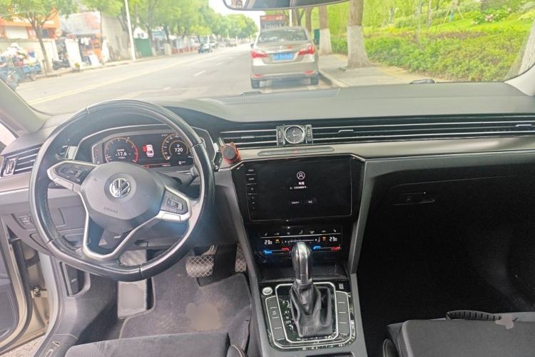Used Volkswagen Magotan 2020 330TSI DSG Luxury Edition Center Console