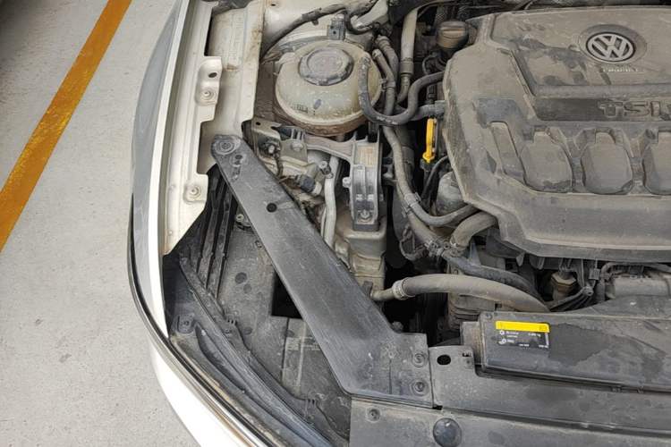 Used Volkswagen Magotan 2020 330TSI DSG Leading Model Engine Bay Right