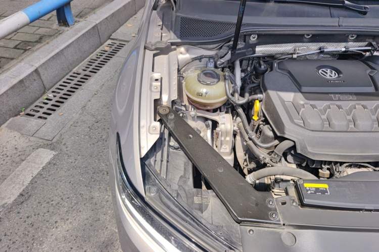Used Volkswagen Magotan 2020 330TSI DSG Luxury Edition Engine Bay Right