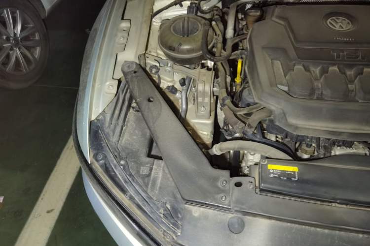 Used Volkswagen Magotan 2020 330TSI DSG Luxury Edition Engine Bay Right