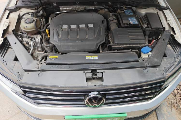 Used Volkswagen Magotan 2020 330TSI DSG Leading Model Engine Bay