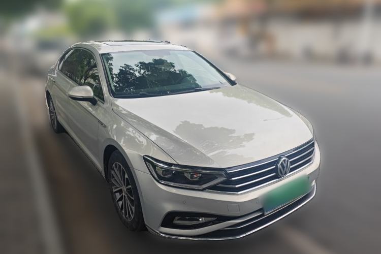 Used Volkswagen Magotan 2020 330TSI DSG Luxury Edition Front Right 45 Deg