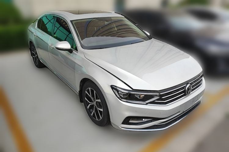 Used Volkswagen Magotan 2020 330TSI DSG Leading Model Front Right 45 Deg