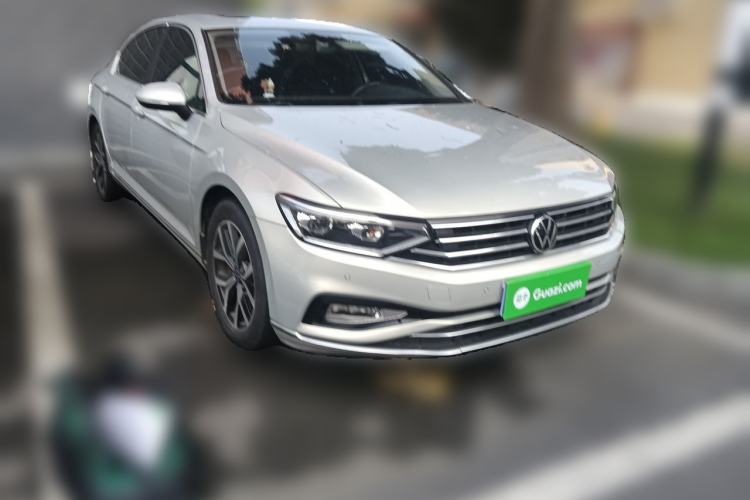 Used Volkswagen Magotan 2020 330TSI DSG Leading Model Front Right 45 Deg