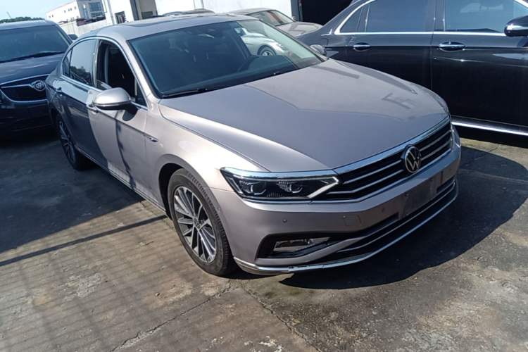 Used Volkswagen Magotan 2020 380TSI DSG Luxury Version Front Right 45 Deg
