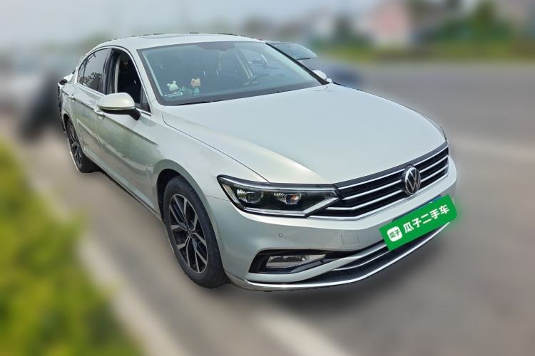 Used Volkswagen Magotan 2020 330TSI DSG Leading Model Front Right 45 Deg