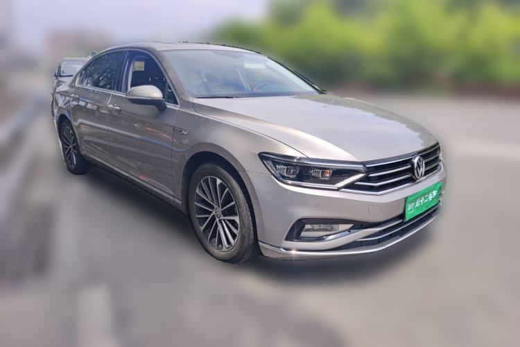 Used Volkswagen Magotan 2020 330TSI DSG Luxury Edition Front Right 45 Deg