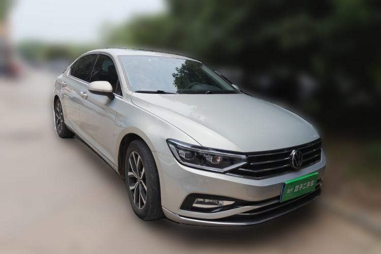 Used Volkswagen Magotan 2020 330TSI DSG Leading Model Front Right 45 Deg