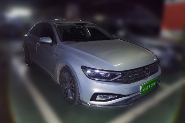 Used Volkswagen Magotan 2020 330TSI DSG Luxury Edition Front Right 45 Deg
