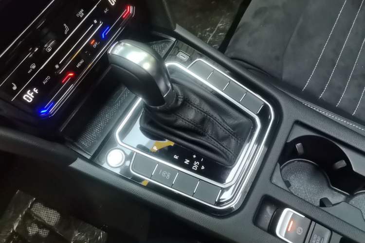 Used Volkswagen Magotan 2020 330TSI DSG Luxury Edition Gear Lever