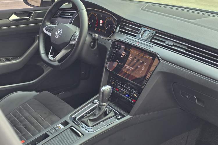 Used Volkswagen Magotan 2020 330TSI DSG Luxury Edition Interior 2