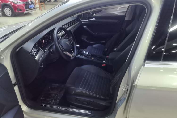 Used Volkswagen Magotan 2020 330TSI DSG Luxury Edition Left Front Seat