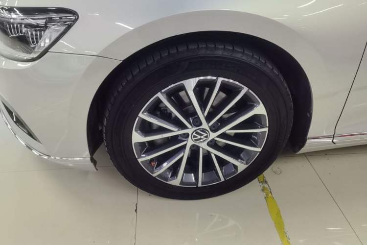 Used Volkswagen Magotan 2020 330TSI DSG Luxury Edition Left Front Wheel Hub