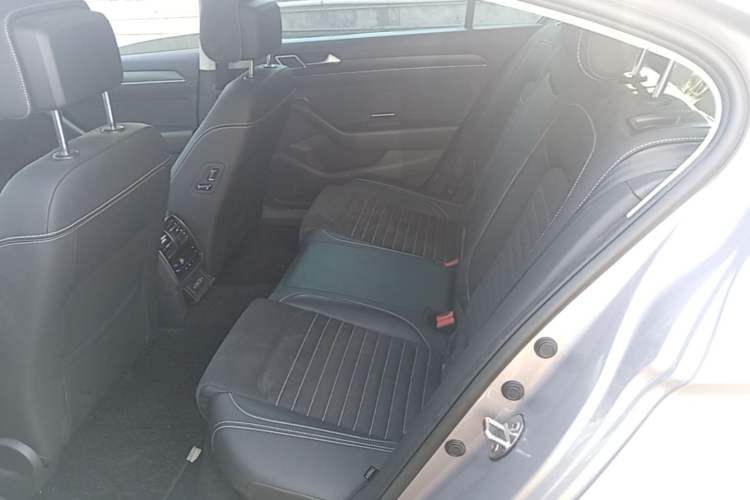 Used Volkswagen Magotan 2020 380TSI DSG Luxury Version Left Rear Seat