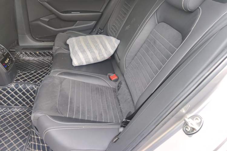 Used Volkswagen Magotan 2020 330TSI DSG Luxury Edition Left Rear Seat