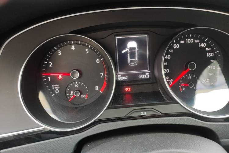 Used Volkswagen Magotan 2020 330TSI DSG Leading Model Odometer Close Up