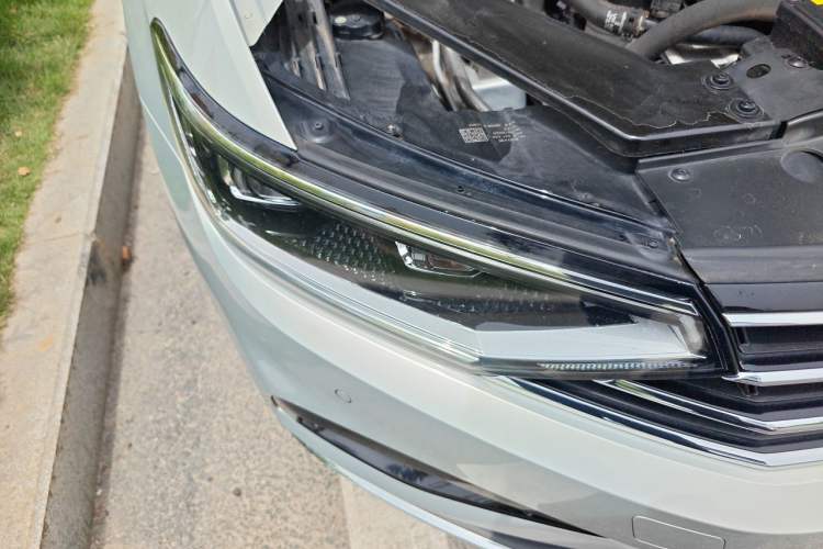 Used Volkswagen Magotan 2020 330TSI DSG Leading Model Right Front Headlight