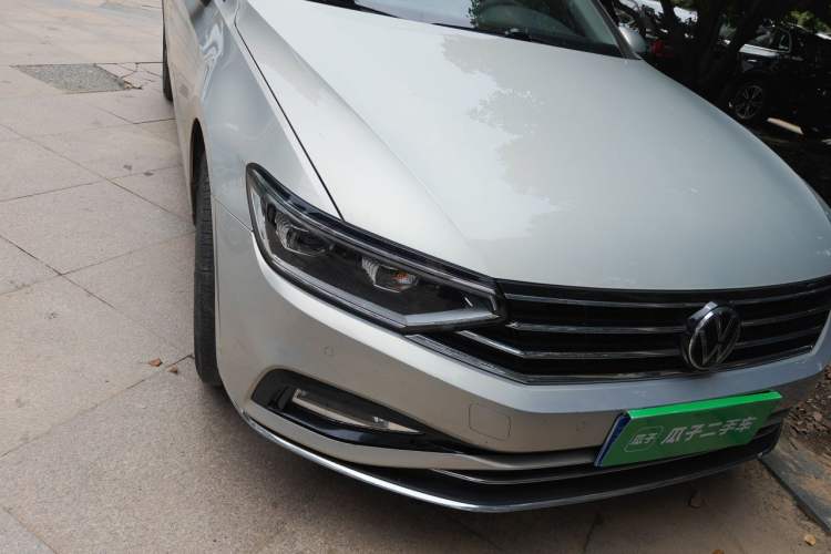 Used Volkswagen Magotan 2020 330TSI DSG Leading Model Right Front Headlight