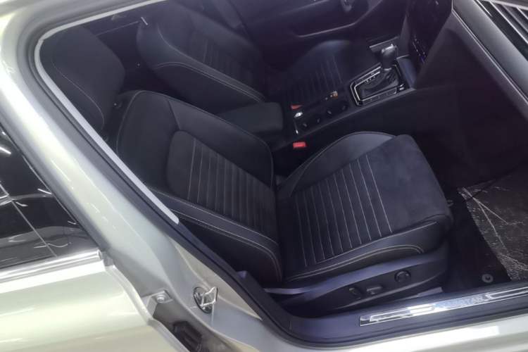 Used Volkswagen Magotan 2020 330TSI DSG Luxury Edition Right Front Seat