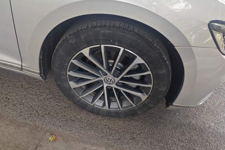 Used Volkswagen Magotan 2020 330TSI DSG Luxury Edition Right Front Wheel Hub