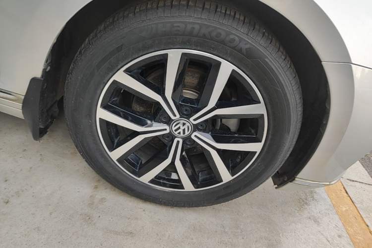 Used Volkswagen Magotan 2020 330TSI DSG Leading Model Right Front Wheel Hub