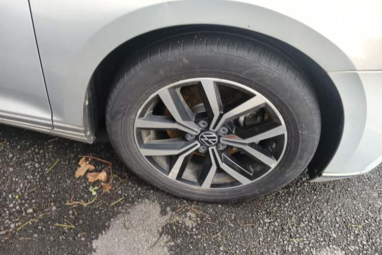 Used Volkswagen Magotan 2020 330TSI DSG Leading Model Right Front Wheel Hub