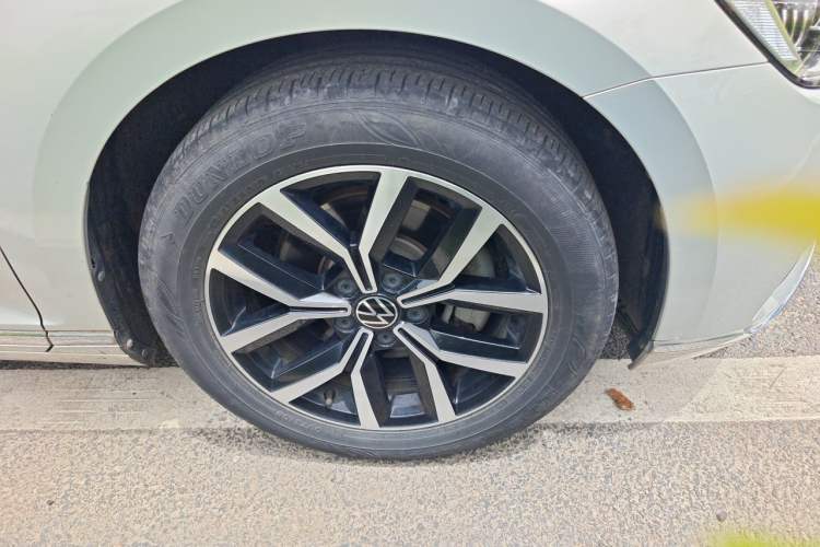 Used Volkswagen Magotan 2020 330TSI DSG Leading Model Right Front Wheel Hub
