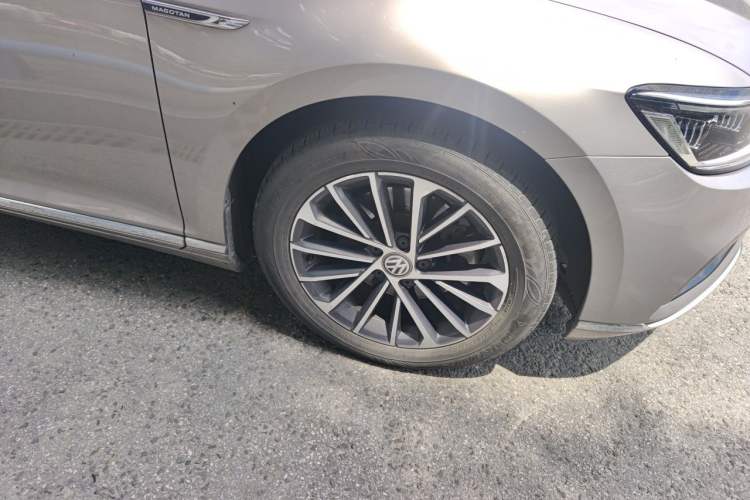 Used Volkswagen Magotan 2020 330TSI DSG Luxury Edition Right Front Wheel Hub