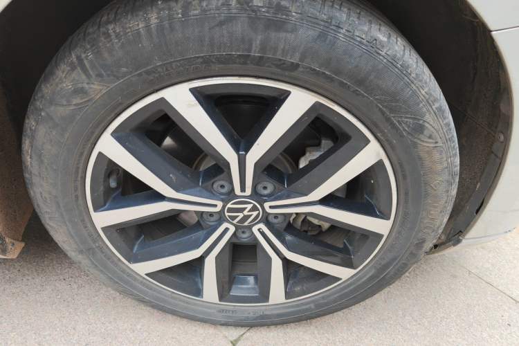 Used Volkswagen Magotan 2020 330TSI DSG Leading Model Right Front Wheel Hub