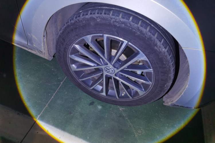 Used Volkswagen Magotan 2020 330TSI DSG Luxury Edition Right Front Wheel Hub