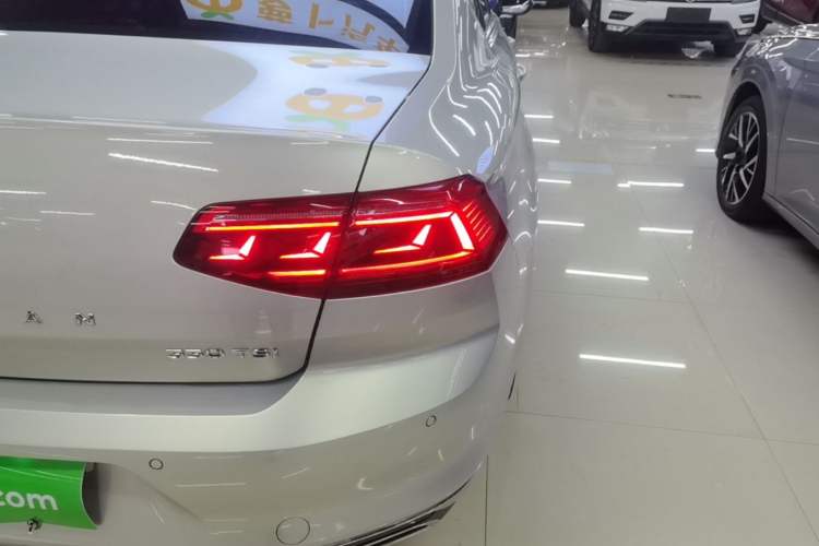 Used Volkswagen Magotan 2020 330TSI DSG Luxury Edition Right Rear Taillight