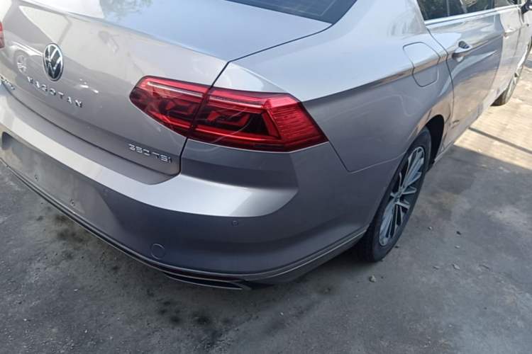 Used Volkswagen Magotan 2020 380TSI DSG Luxury Version Right Rear Taillight