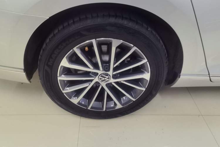 Used Volkswagen Magotan 2020 330TSI DSG Luxury Edition Right Rear Wheel Hub