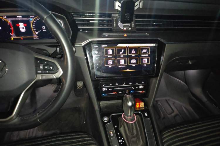 Used Volkswagen Magotan 2021 330TSI DSG 30th Anniversary Edition Audio And AC Panel