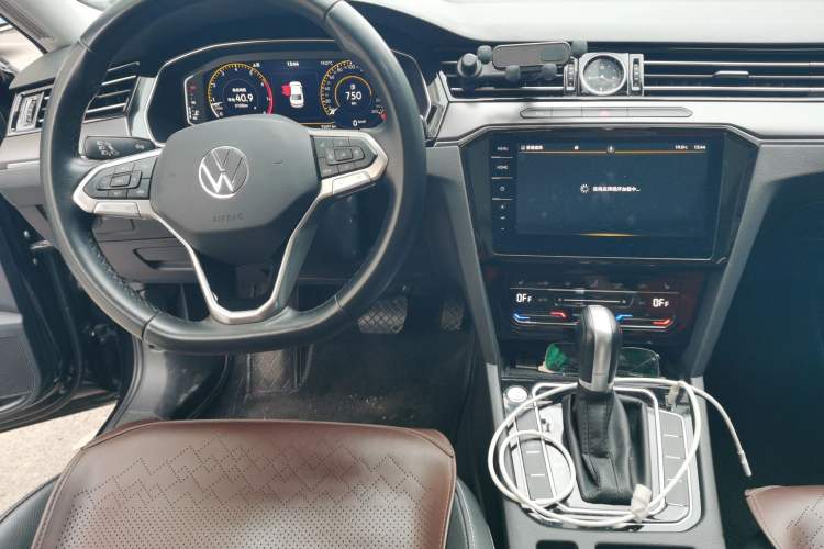 Used Volkswagen Magotan 2021 330TSI DSG 30th Anniversary Edition Audio And AC Panel