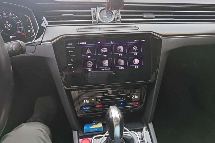 Used Volkswagen Magotan 2021 330TSI DSG 30th Anniversary Edition Audio And AC Panel