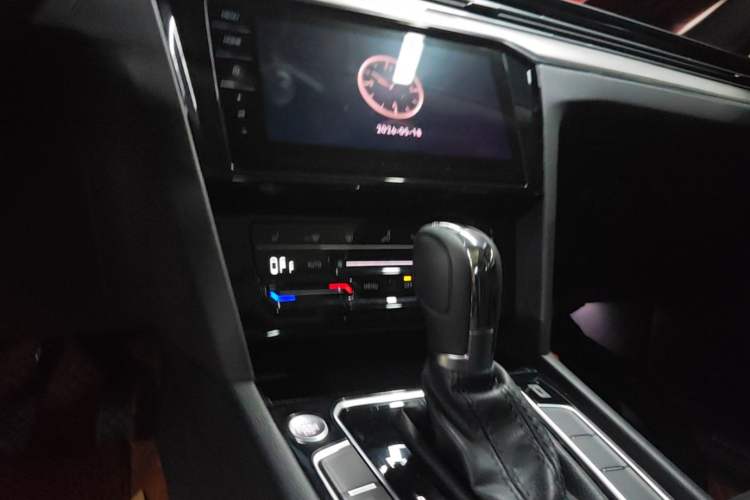 Used Volkswagen Magotan 2021 330TSI DSG 30th Anniversary Edition Audio And AC Panel