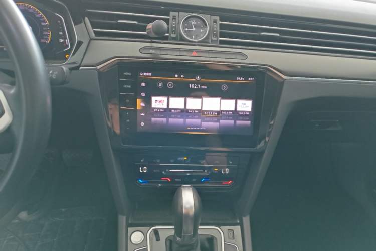 Used Volkswagen Magotan 2021 330TSI DSG 30th Anniversary Edition Audio And AC Panel