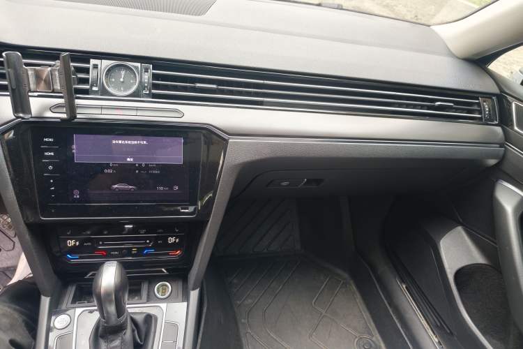 Used Volkswagen Magotan 2021 330TSI DSG 30th Anniversary Edition Audio And AC Panel