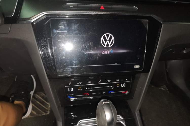 Used Volkswagen Magotan 2021 330TSI DSG 30th Anniversary Edition Audio And AC Panel