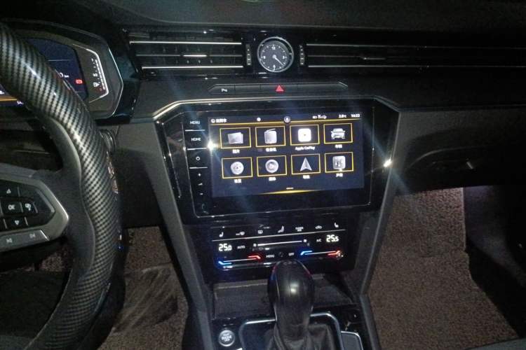 Used Volkswagen Magotan 2021 330TSI DSG 30th Anniversary Edition Audio And AC Panel