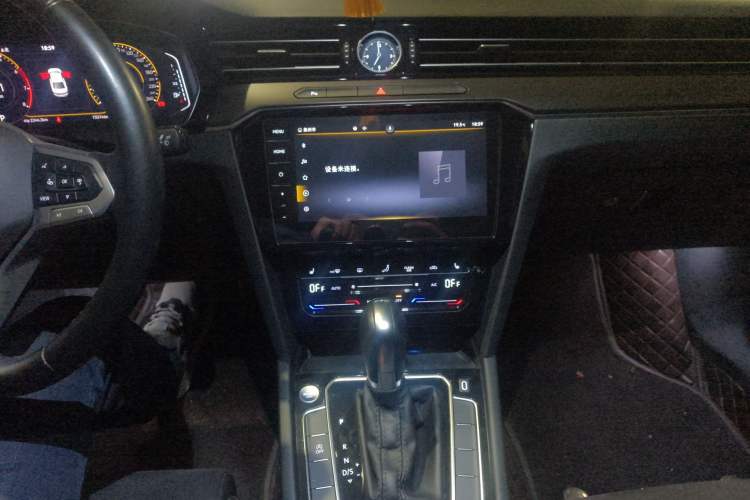 Used Volkswagen Magotan 2021 330TSI DSG 30th Anniversary Edition Audio And AC Panel