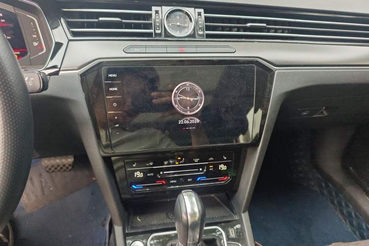 Used Volkswagen Magotan 2021 330TSI DSG 30th Anniversary Edition Audio And AC Panel