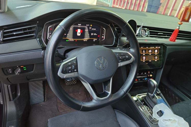 Used Volkswagen Magotan 2021 330TSI DSG 30th Anniversary Edition Center Console