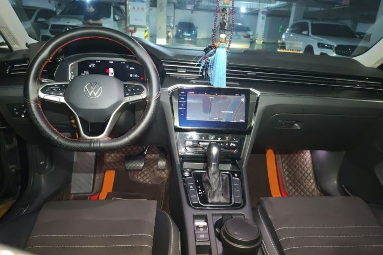 Used Volkswagen Magotan 2021 330TSI DSG 30th Anniversary Edition Center Console