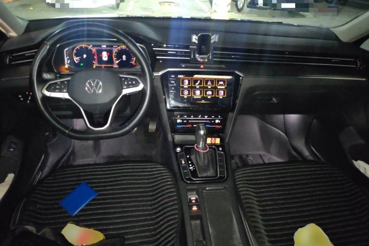 Used Volkswagen Magotan 2021 330TSI DSG 30th Anniversary Edition Center Console