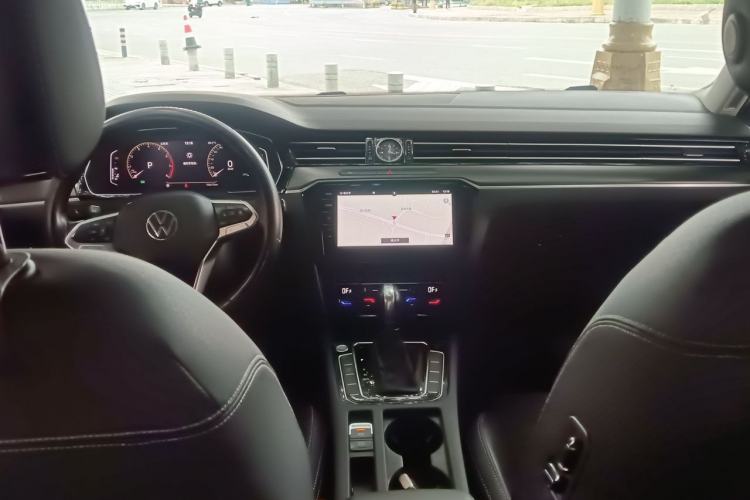 Used Volkswagen Magotan 2021 330TSI DSG 30th Anniversary Edition Center Console